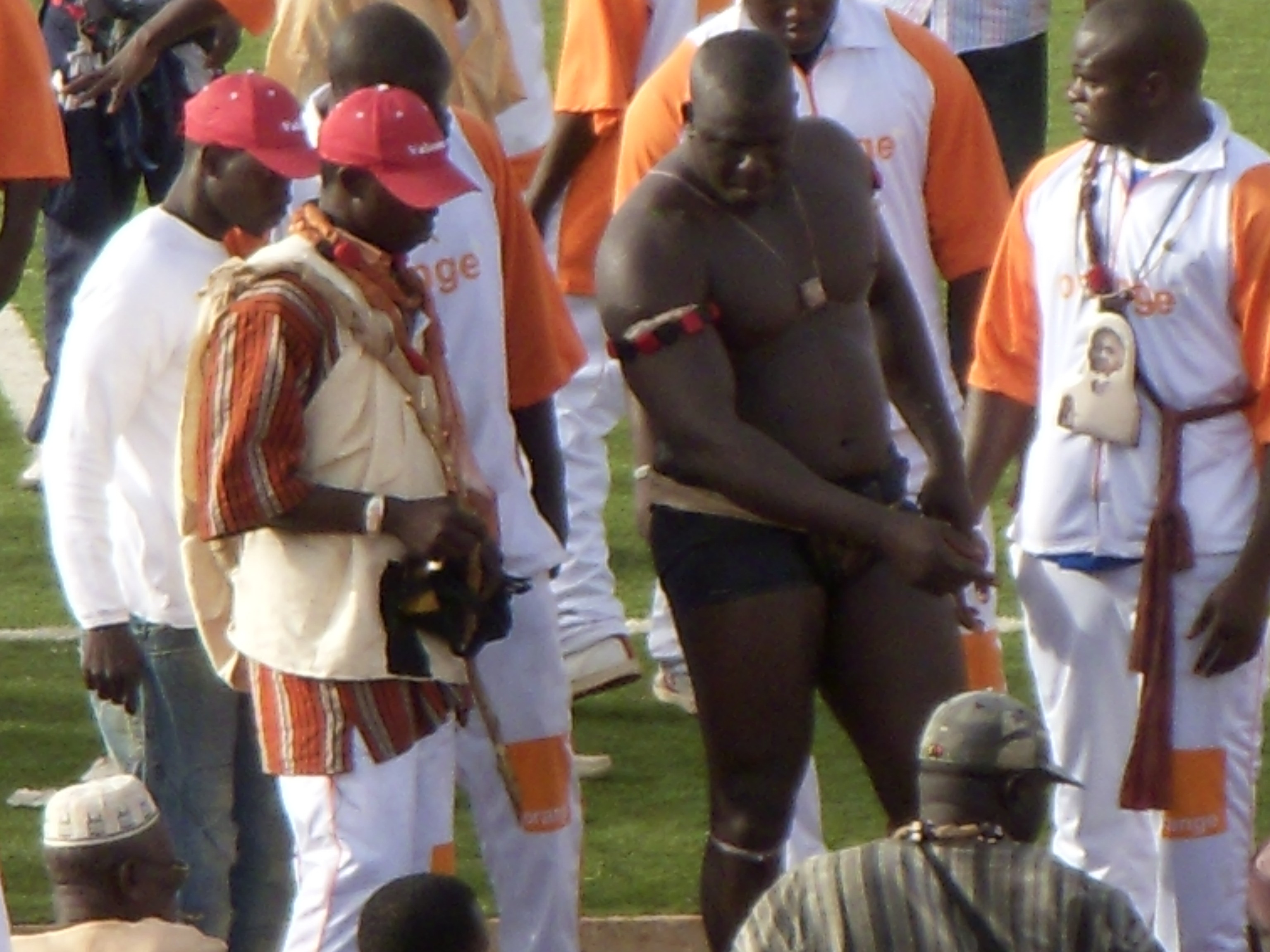 Le champion de lutte sénégalaise Yekini au stade Demba Diop de Dakar